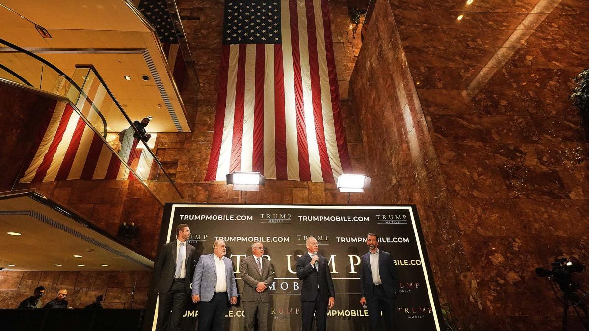 Les Trump prêtent leur nom à un opérateur mobile et un smartphone